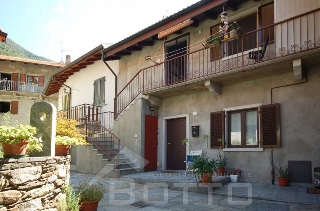zoom immagine (Casa singola 160 mq, soggiorno, 2 camere, zona Candoglia)