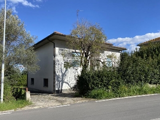 zoom immagine (Casa singola 90 mq, soggiorno, 2 camere, zona Sanfatucchio)