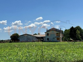 zoom immagine (Casa singola 800 mq, soggiorno, 3 camere, zona Poiana di Granfion)