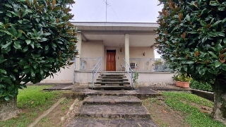 zoom immagine (Casa singola 190 mq, soggiorno, 4 camere, zona Novi di Modena)