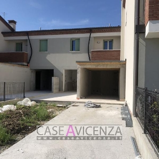 zoom immagine (Bifamiliare 180 mq, soggiorno, 3 camere, zona Grisignano di Zocco - Centro)