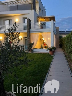 zoom immagine (Villa 434 mq, soggiorno, 7 camere, zona Peschiera del Garda)