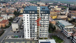 zoom immagine (Appartamento 94 mq, soggiorno, 2 camere, zona Sant'Ilario d'Enza - Centro)