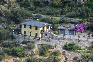 zoom immagine (Villa 170 mq, soggiorno, più di 3 camere, zona Sant'Ambrogio)